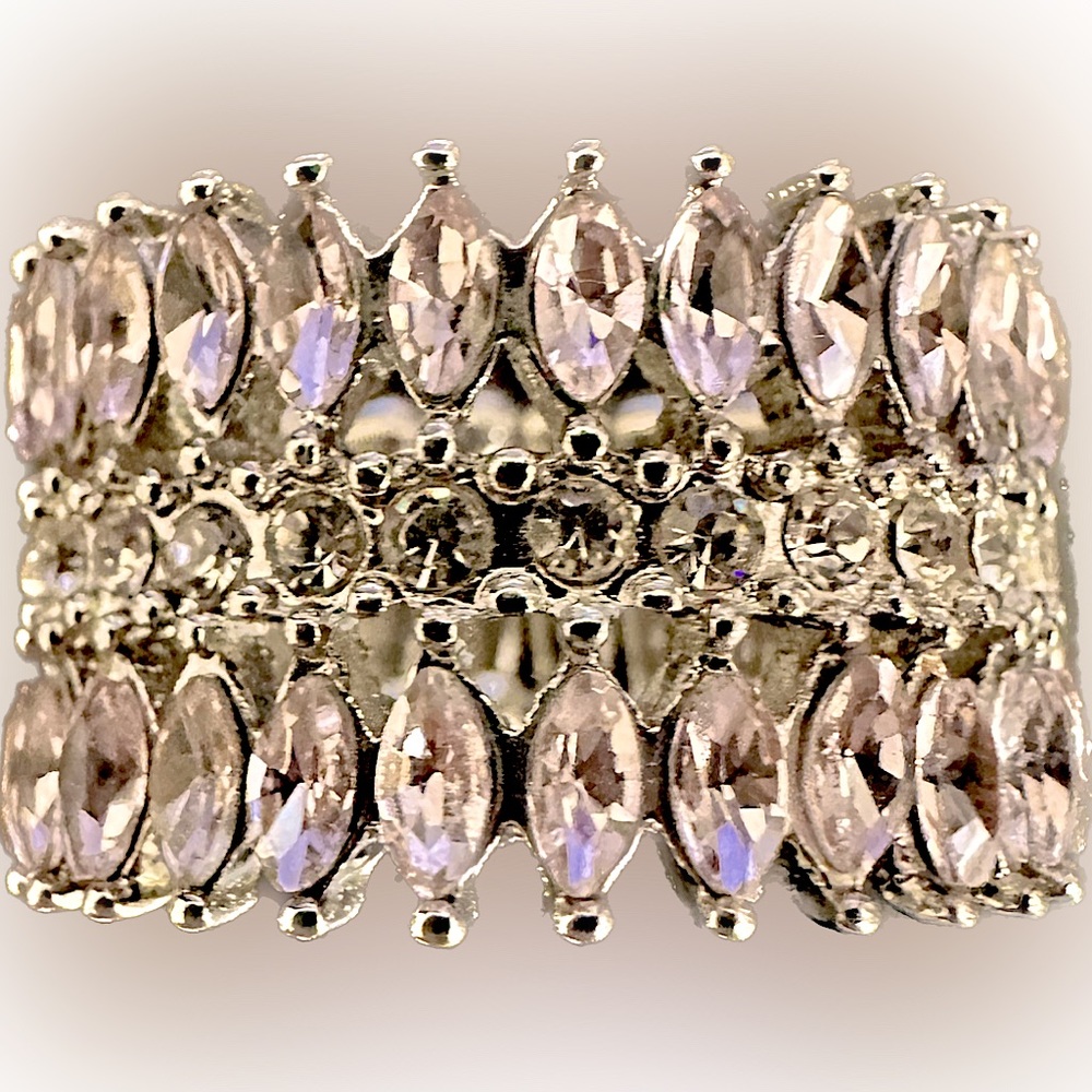 5/$20🛍️ Paparazzi Ring•Light Pink & Crystal Stones💍